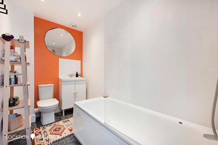 1 Bedroom Flat To Rent In Dunsmure Road, London, N16