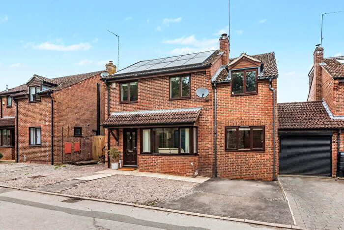 4 Bedroom Detached House For Sale In Foscote Rise, Banbury, OX16