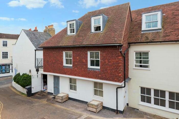 2 Bedroom Town House To Rent In Adelaide Place, Canterbury, CT1