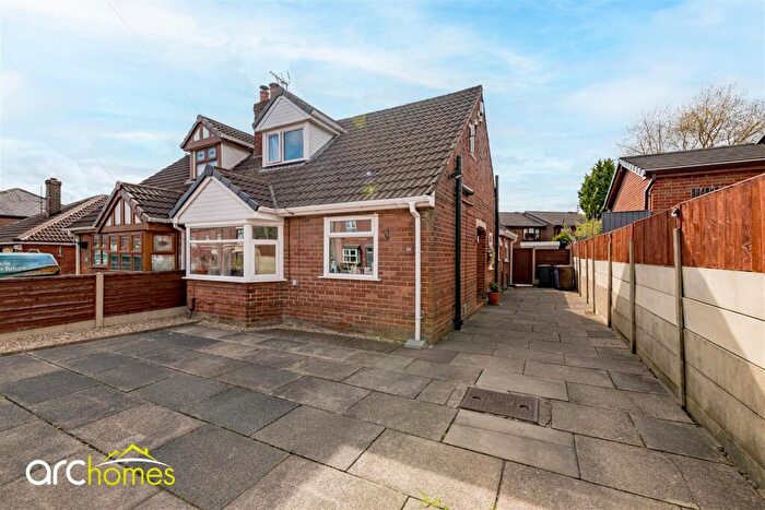 3 Bedroom Semi-Detached Bungalow For Sale In Tyldesley Old Road, Atherton, Manchester, M46