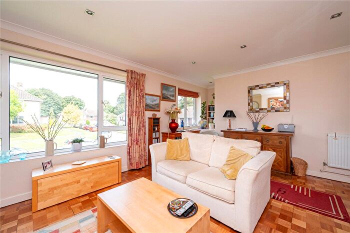 2 Bedroom Maisonette For Sale In Charmouth Court, St. Albans, Hertfordshire, AL1