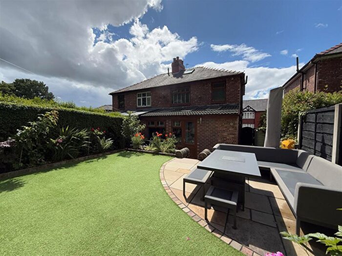 3 Bedroom Semi-Detached House For Sale In Brownlea Avenue, Dukinfield, SK16