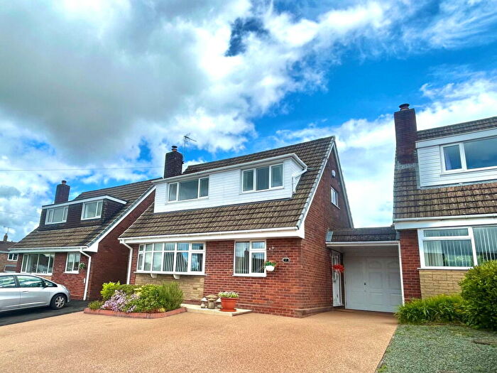 3 Bedroom Detached House For Sale In Sunningdale Drive, Tividale, B69