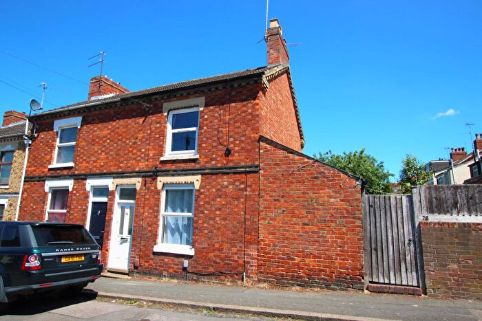 2 Bedroom End Of Terrace House For Sale In Cross Street, Kettering, NN16
