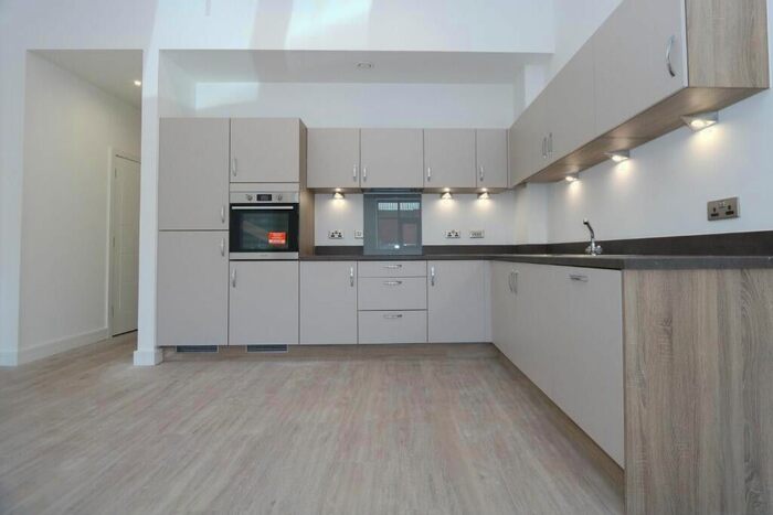 2 Bedroom Flat To Rent In The Avenue, Croydon, Surrey, CR0