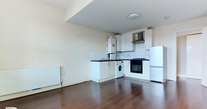 1 Bedroom Flat To Rent In Lawrence Road, London, SE25
