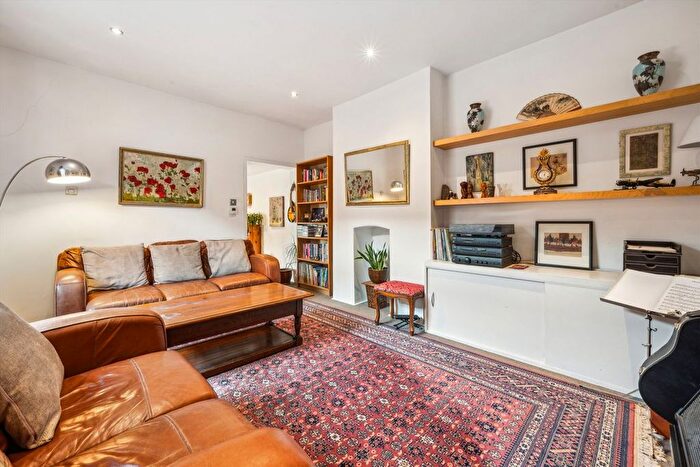 2 Bedroom Flat For Sale In Darwin Road, Ealing, W5