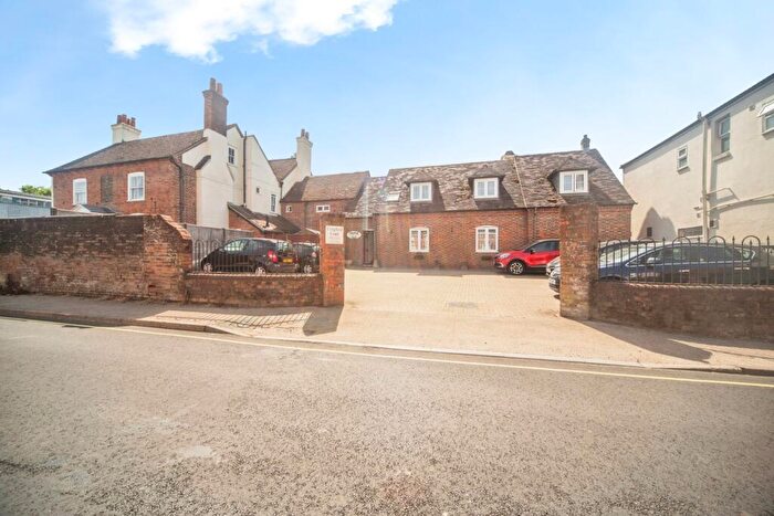 1 Bedroom Flat For Sale In High Street, Totton, Southampton, Hampshire, SO40