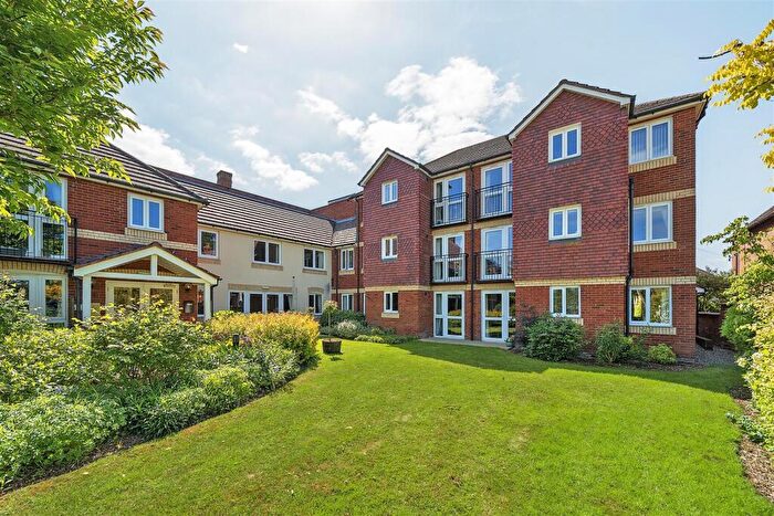 2 Bedroom Retirement Property For Sale In Hamlet Lodge, Gloucester, GL1