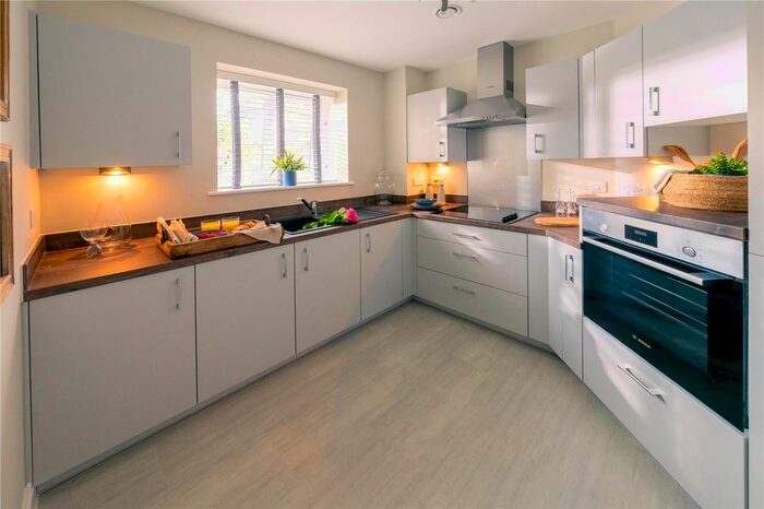 1 Bedroom Flat For Sale In New Dover Road, Canterbury, Kent, CT1