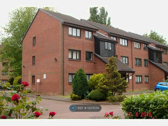 2 Bedroom Flat To Rent In St. Christophers Gardens, Thornton Heath, CR7