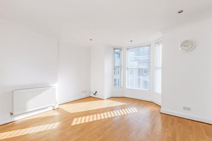 2 Bedroom Apartment To Rent In Elphinstone Road, Southsea, PO5