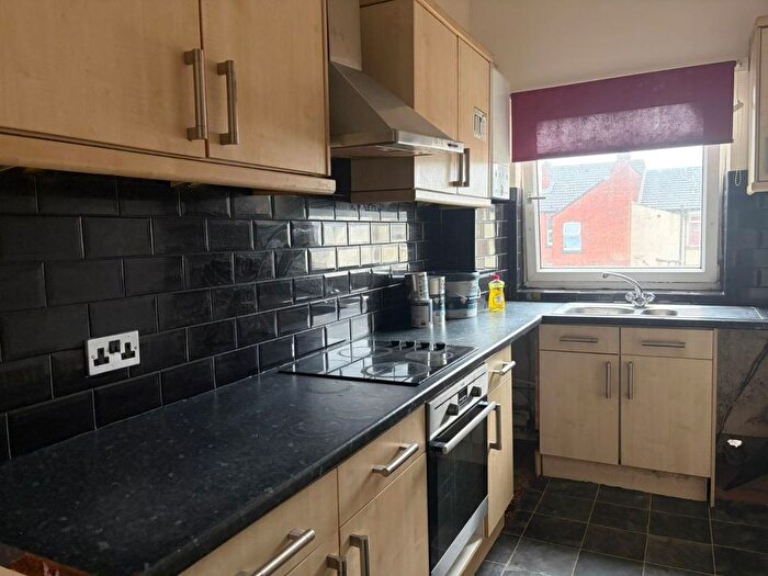 2 Bedroom Flat To Rent In Cambridge Street, Castleford, WF10