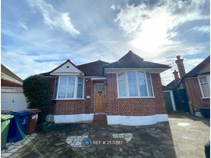 3 Bedroom Detached House To Rent In Parkthorne Close, Harrow, HA2
