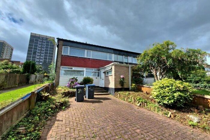 3 Bedroom End Of Terrace House To Rent In Easterton Croft, Birmingham, B14