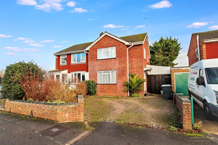 2 Bedroom Semi Detached House To Rent In Fullbrook Crescent, Tilehurst, Reading, RG31