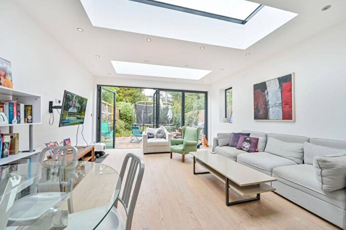 2 Bedroom Flat To Rent In Hanover Road, Kensal Rise, London, NW10