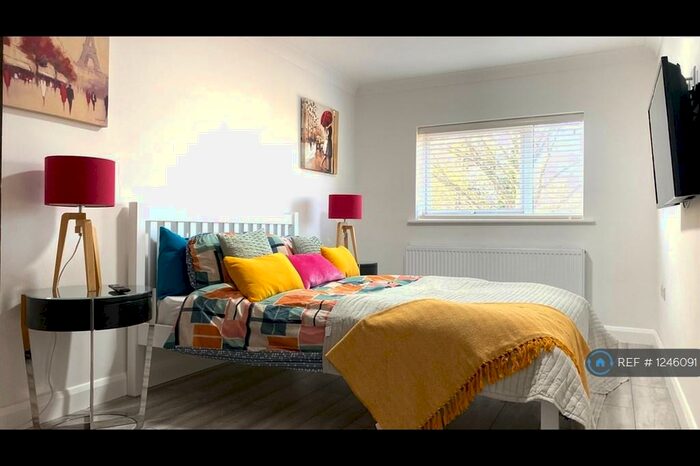 1 Bedroom Flat To Rent In Bed Parking Near Train Station & Town, Cambridge, CB1