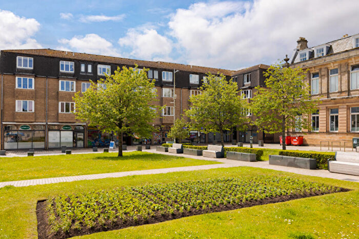 1 Bedroom Flat For Sale In Colquhoun Square, Helensburgh, Argyll And Bute, G84