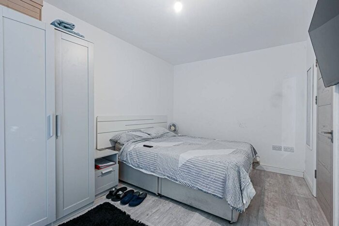 3 Bedroom Bungalow For Sale In The Green, East Acton, London, W3