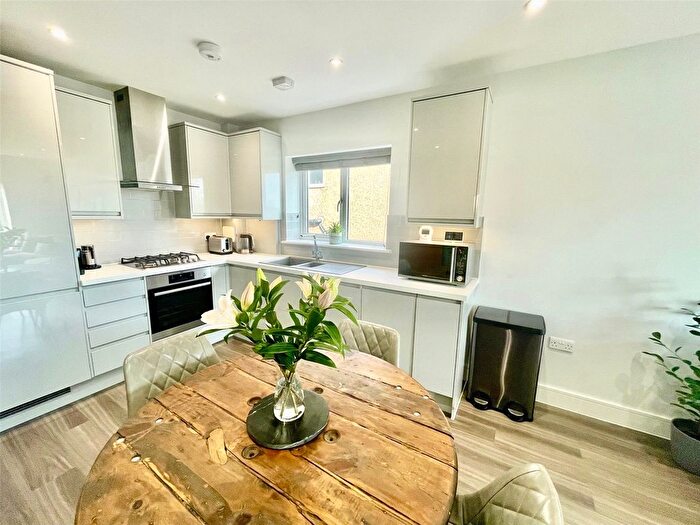 2 Bedroom Flat For Sale In Chailey Close, Sidcup, Kent, DA15