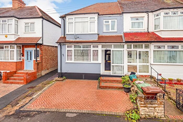 4 Bedroom End Of Terrace House For Sale In Leafield Road, Sutton, SM1
