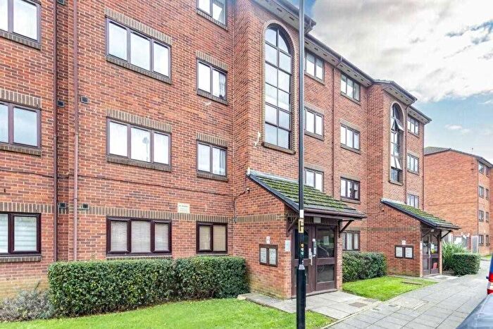 1 Bedroom Flat To Rent In Cotton Avenue, Chiswick, Acton, W3