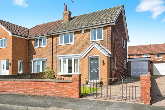3 Bedroom Semi-Detached House For Sale In Maple Grove, Conisbrough, Doncaster, DN12