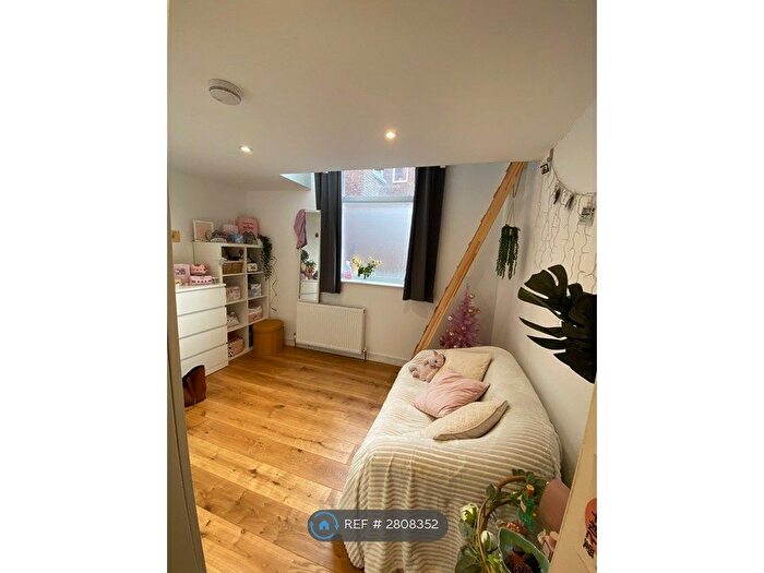 3 Bedroom Flat To Rent In The Kelly Arms, Kingston Upon Thames, KT1