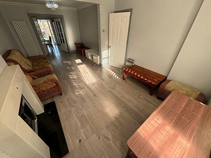 3 Bedroom Semi-Detached House To Rent In Kenmore Crescent, Hayes, UB4