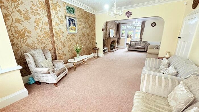 5 Bedroom Semi-Detached House For Sale In College Road, Moseley, B13