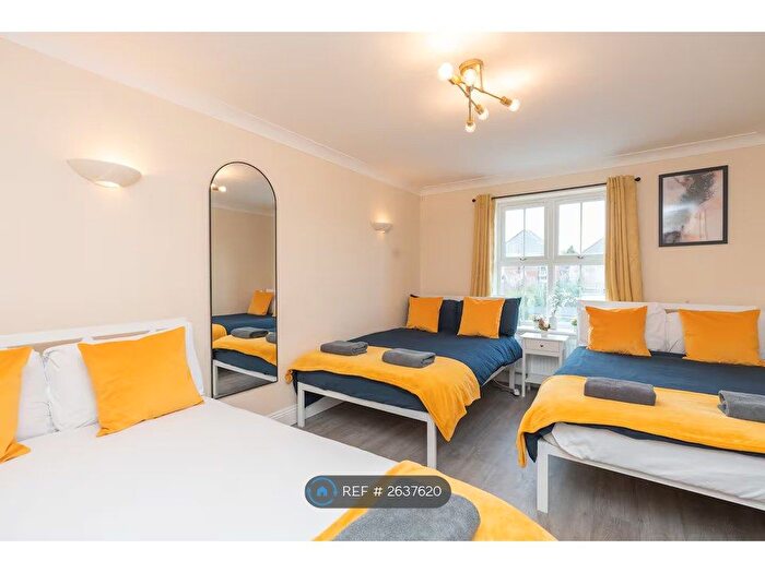 2 Bedroom Flat To Rent In Richmond Park Road, Bournemouth, BH8
