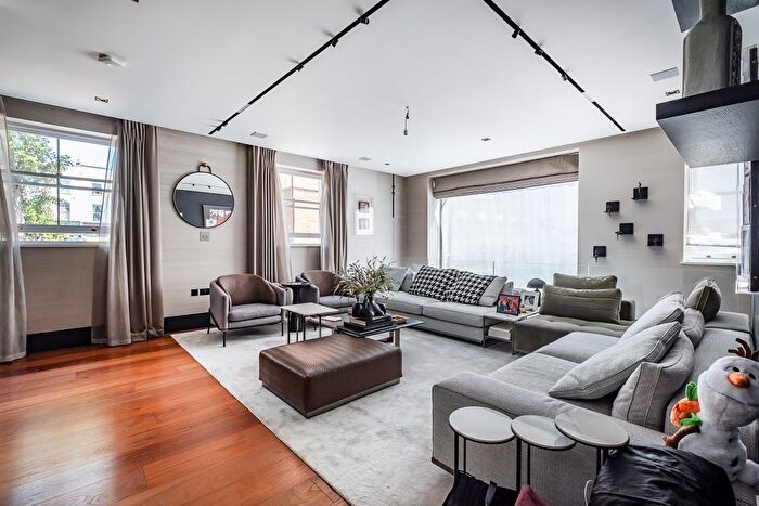 4 Bedroom Mews To Rent In Pembroke Mews, London, W8