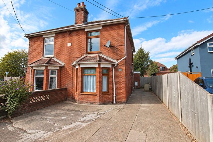 3 Bedroom Semi-Detached House For Sale In Hamble Lane, Bursledon, SO31
