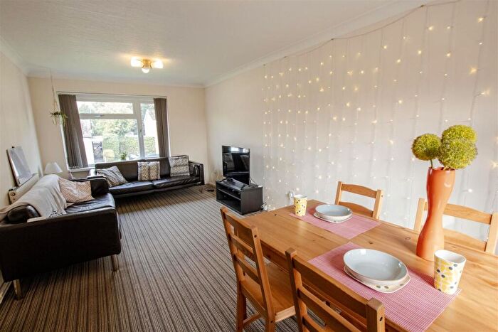 2 Bedroom House To Rent In Leahurst Crescent, Birmingham, West Midlands, B17