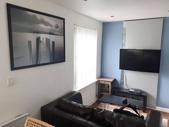 2 Bedroom Flat To Rent In Woodsley Road, Woodhouse, Leeds, LS6