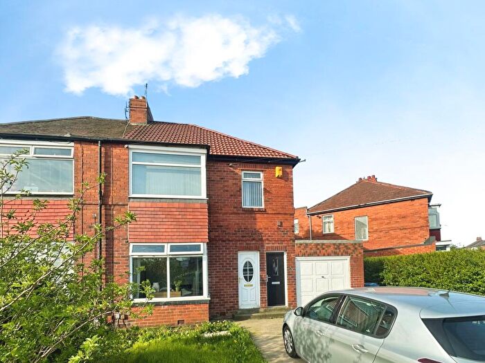 2 Bedroom Flat For Sale In Benfield Road, Heaton, Newcastle Upon Tyne, NE6