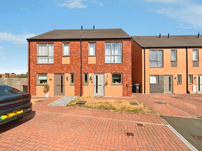 2 Bedroom Semi-Detached House For Sale In Harker Close, Nottingham, NG15