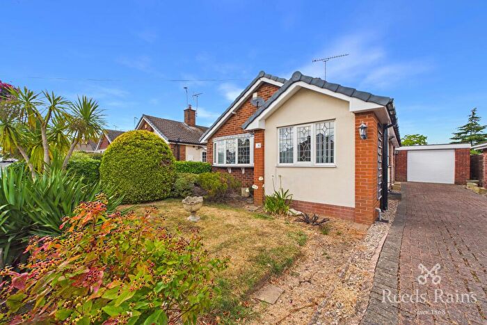 2 Bedroom Bungalow For Sale In Northfield Drive, Woodsetts, Worksop, South Yorkshire, S81