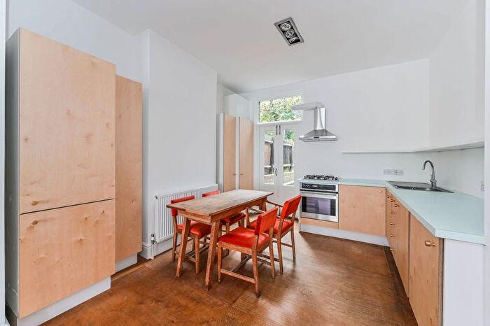 1 Bedroom Flat To Rent In Harbut Road, St John's Hill, London, SW11