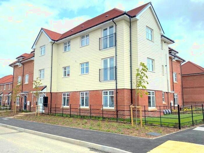 2 Bedroom Flat To Rent In Impatiens Place, Worthing, BN13