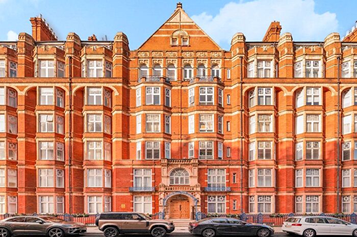2 Bedroom Flat For Sale In Bickenhall Mansions, Bickenhall Street, Marylebone, London, W1U