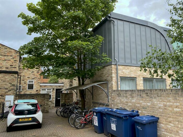 Flat To Rent In Flat, Newmarket Road, Cambridge, CB5