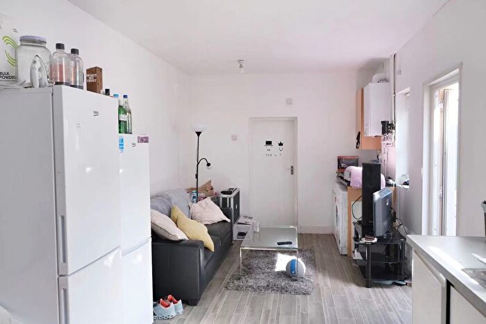 5 Bedroom Terraced House To Rent In Daniel Street, Cathays, CF24