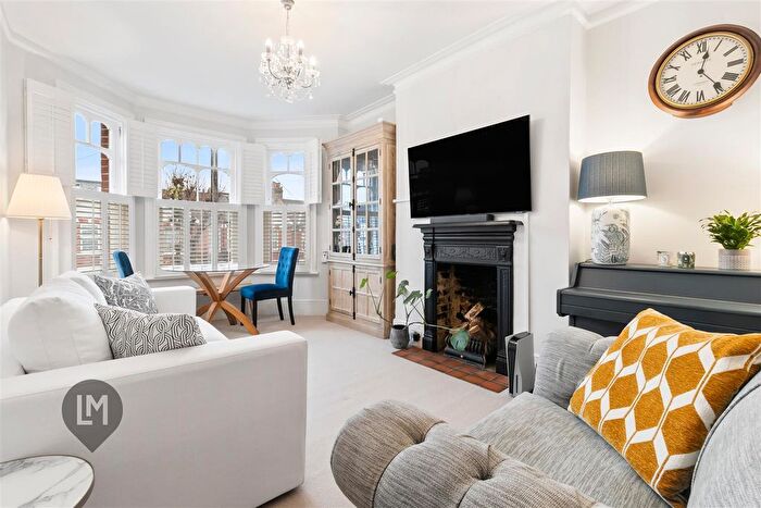 2 Bedroom Flat For Sale In Revelstoke Road, London, SW18