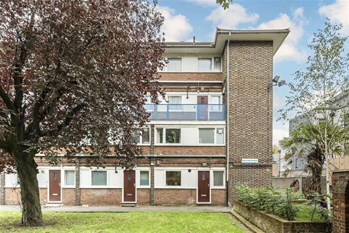 4 Bedroom Flat To Rent In Manor Estate, London, SE16
