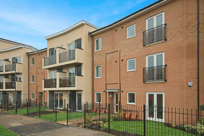 2 Bedroom Flat To Rent In Great Ground, Aylesbury, HP18