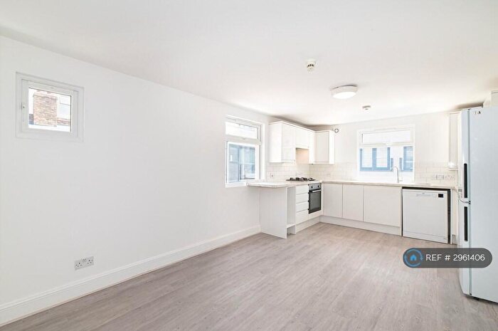 2 Bedroom Flat To Rent In Lavender Hill, London, SW11