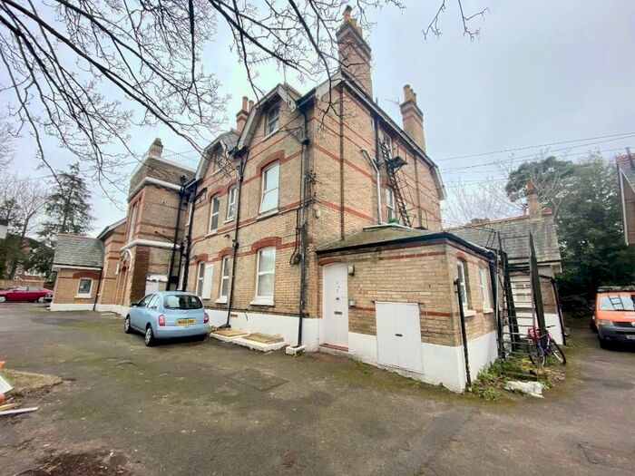 3 Bedroom Flat To Rent In Wimborne Road, Bournemouth, Dorset, BH2
