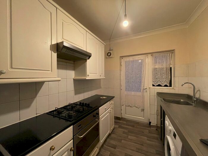 2 Bedroom Flat To Rent In Harrow View, Harrow HA2